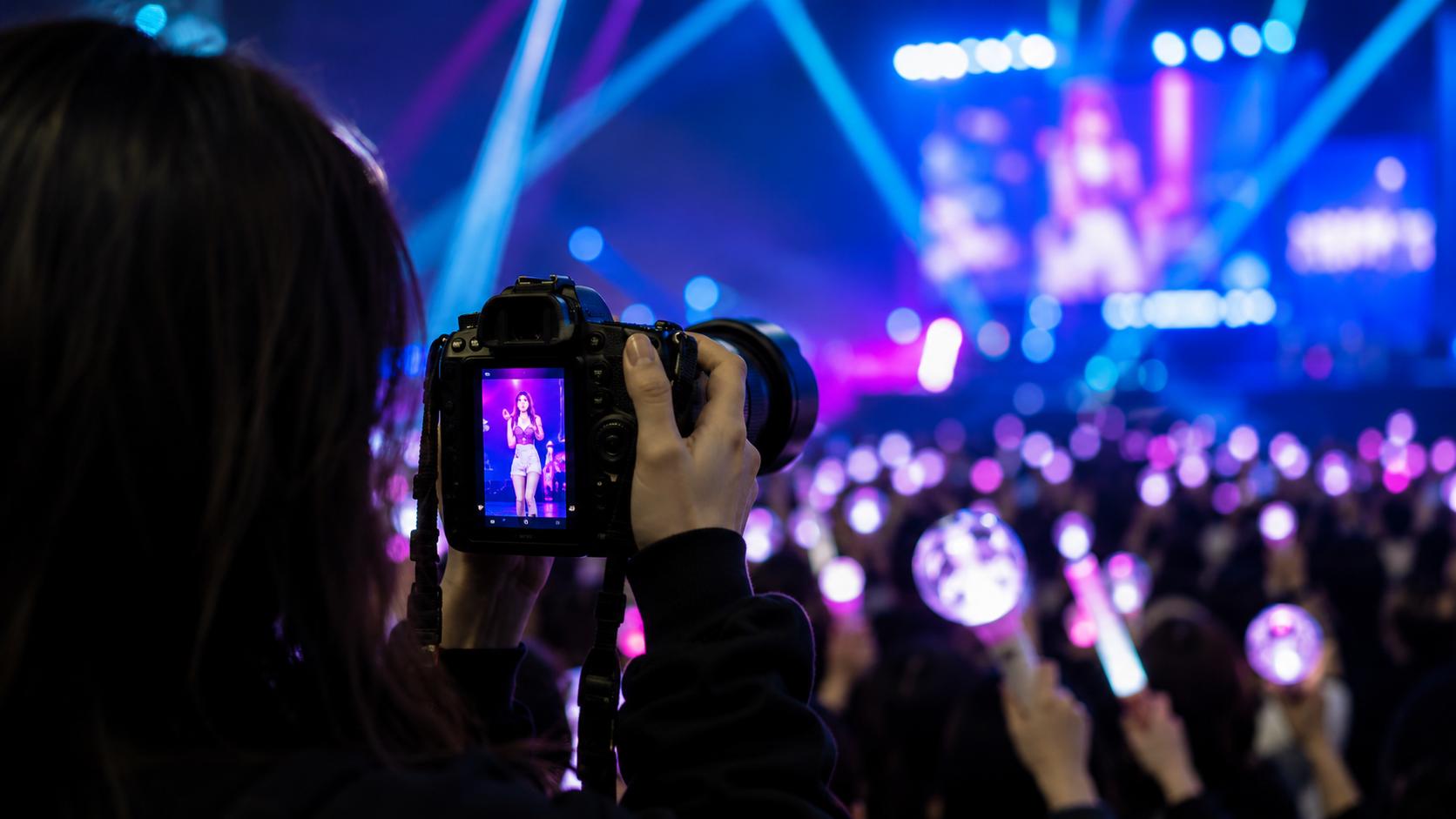 The Vertical Revolution: How Jikcam(직캠) Redefined the K-pop Industry