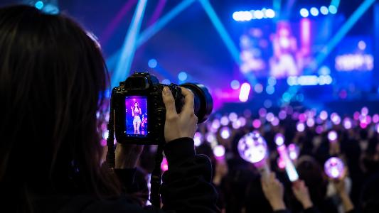 The Vertical Revolution: How Jikcam(직캠) Redefined the K-pop Industry